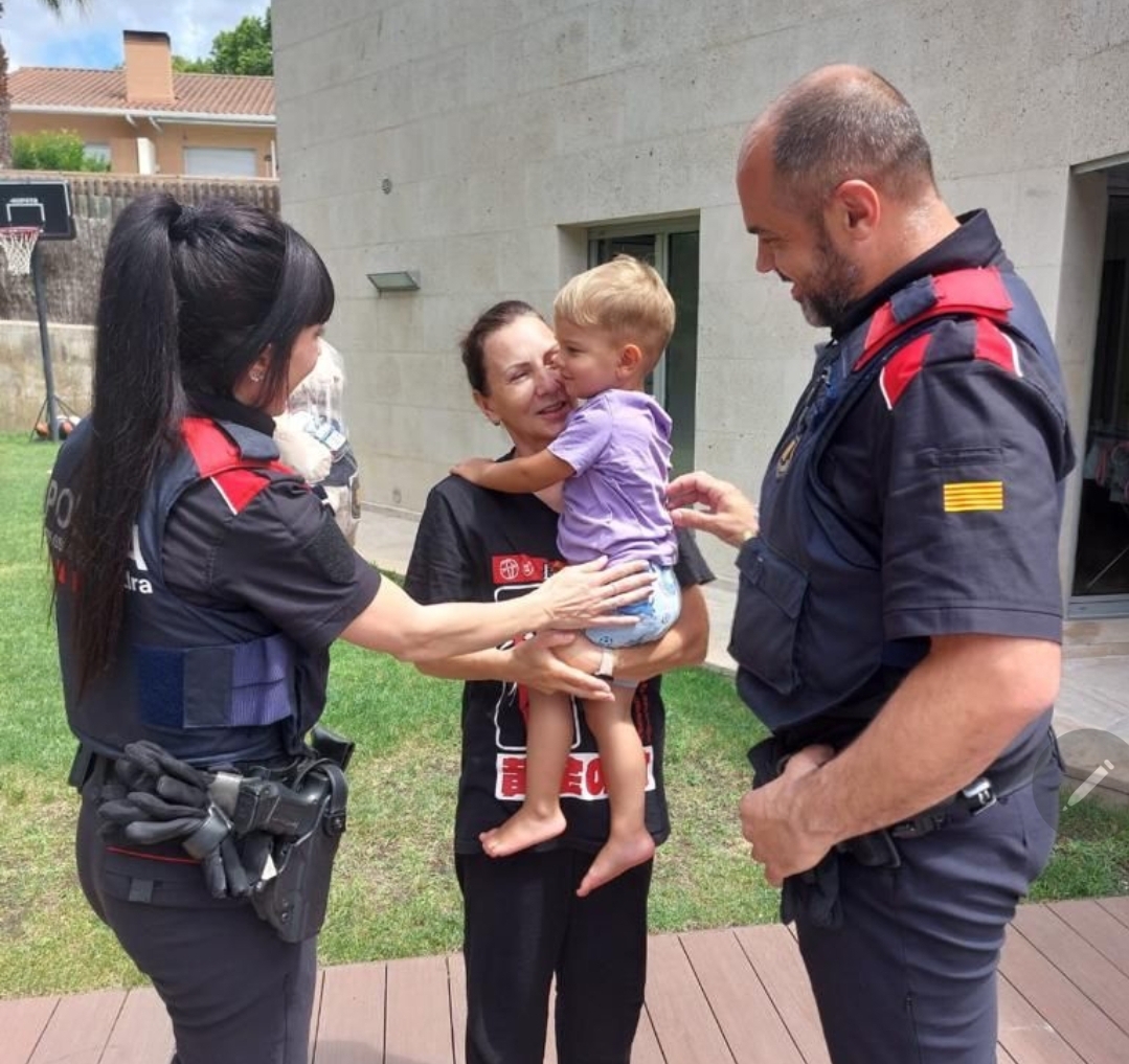 Alba Y Joan Los Mossos Desquadra Que Salvaron La Vida De Un Niño Que Se Ahogaba En Una Piscina 2168